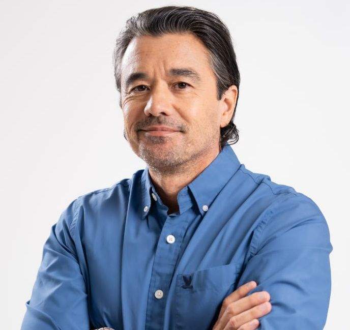 Portrait of Jason Sen against a white background